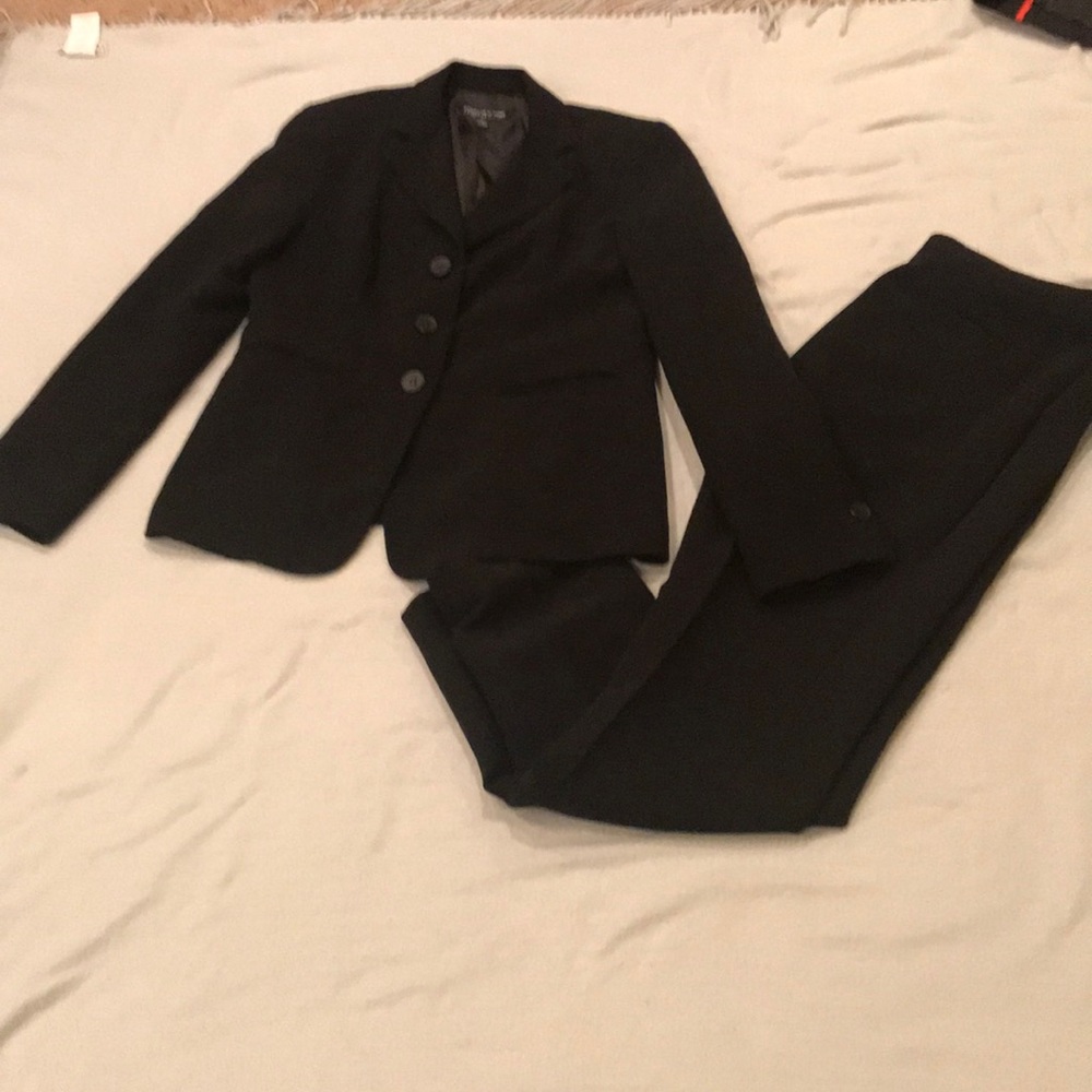 Jones New York Black Suit Size 6